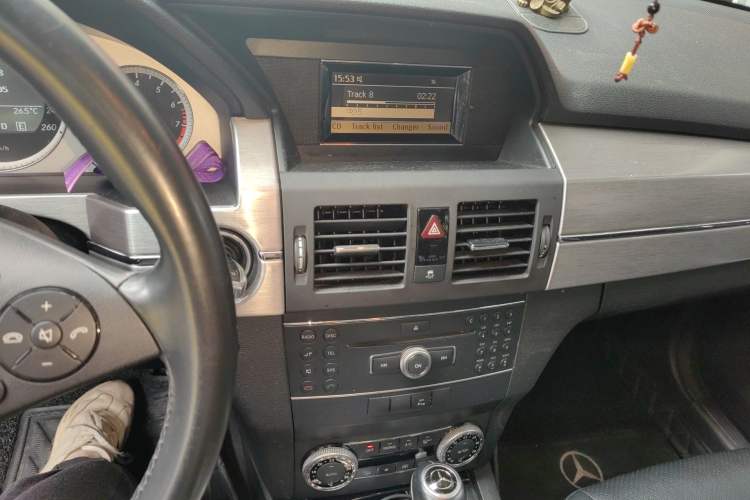 Used Mercedes-Benz GLK-Class 2011 GLK 300 4MATIC Luxury Model Audio And AC Panel