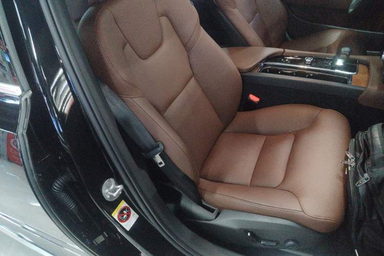 Used Volvo S90 2025 B5 Zhiyi Luxury Edition
