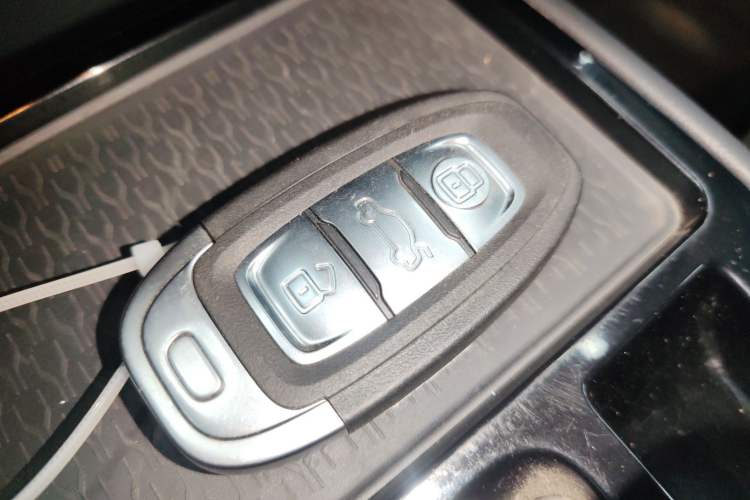 Used Hongqi E-QM5 2022 431 km Charge & Enjoy Edition