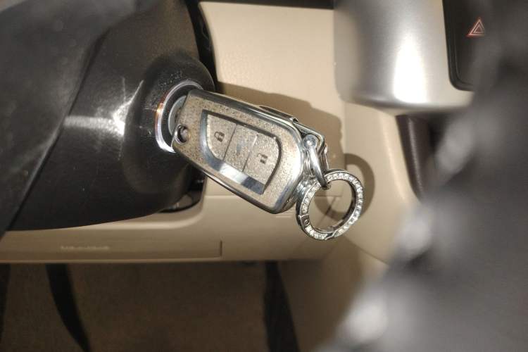 Used Toyota Highlander 2018 2.0T Two-Wheel Drive Elite Version 5 Seats China VI Standard Vehicle Key