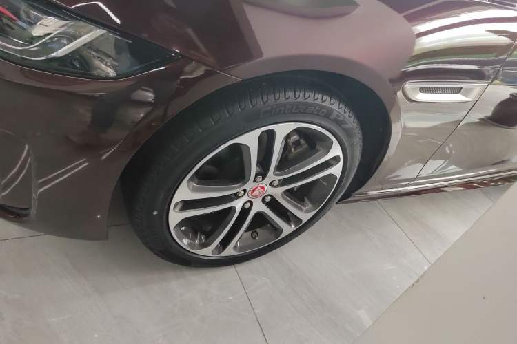 Used Jaguar XEL 2020 2.0T 200 PS R-DYNAMIC S Advanced Sport Edition Left Front Wheel Hub