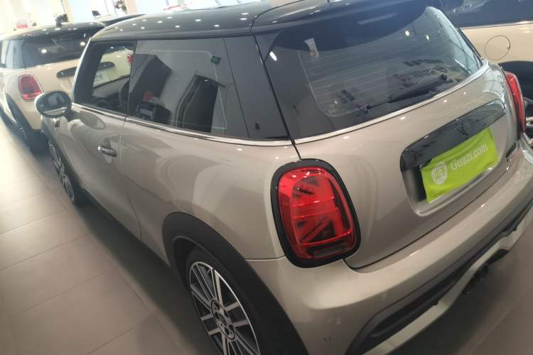 Used MINI MINI 2023 Updated 2.0T COOPER S Artist