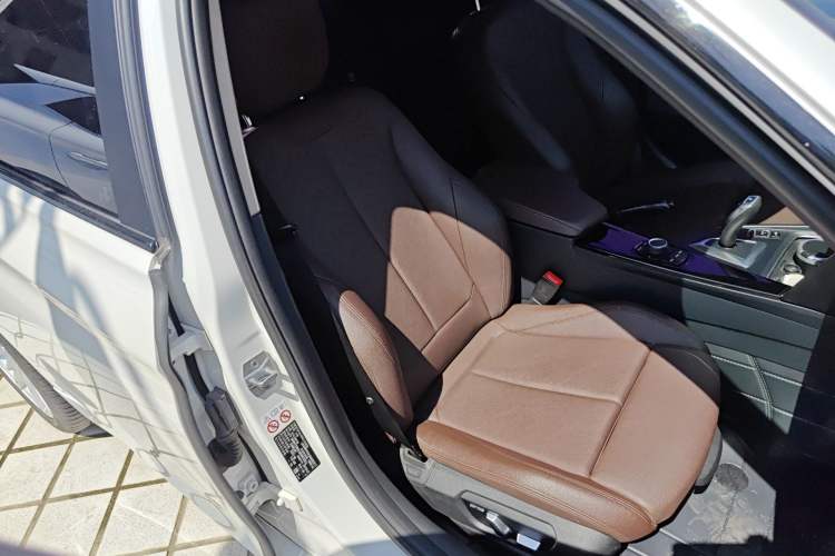 Used BMW 3 Series 2018 320Li Fashion Model Right Front Seat