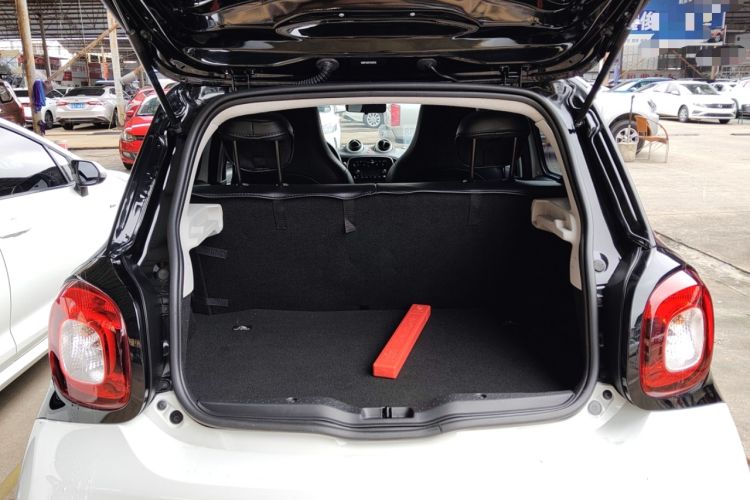 Used smart forfour 2016 1.0L 52 kW Dynamic Edition
