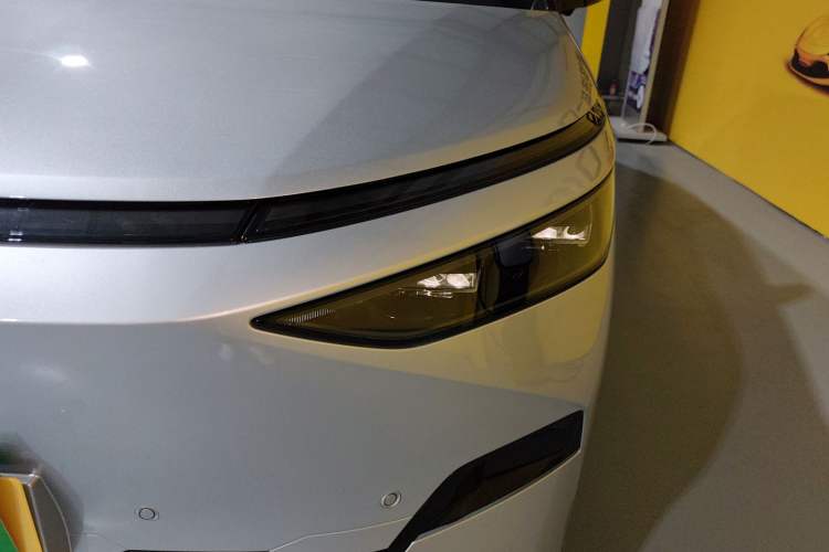 Used XPeng X9 2024 610 Long-Range Pro Left Front Headlight