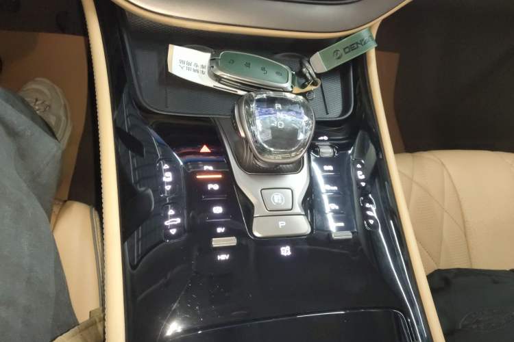 Used Denza D9 2022 DM-i 970 Four-Wheel Drive Flagship Model