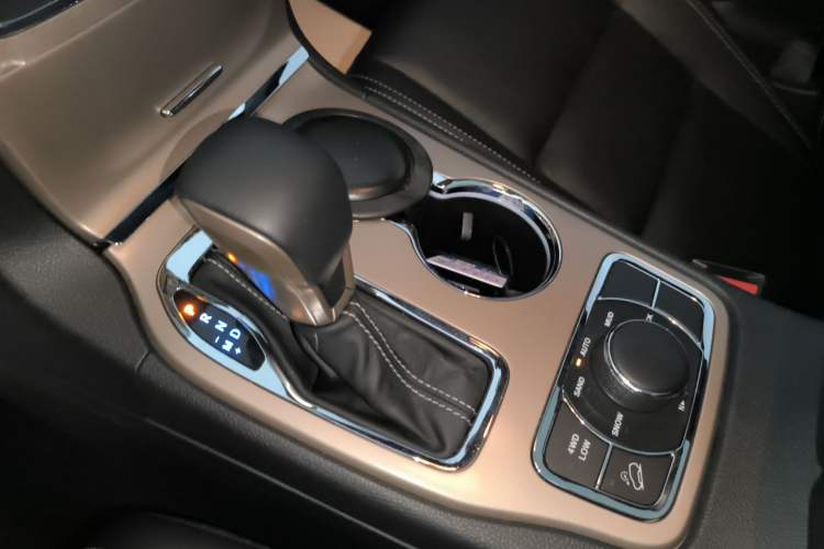 Used Jeep Grand Cherokee 2016 3.0L Comfort Navigation Edition Gear Lever