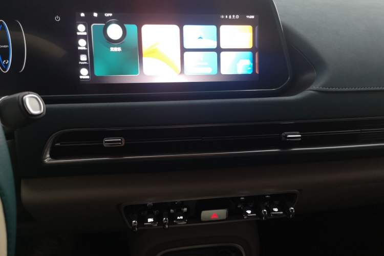 Used ORA Good Cat 2023 401 km Standard Range Luxury Version Lithium Iron Phosphate
