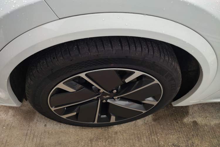 Used Li Auto L7 2024 Ultra Model Left Front Wheel Hub