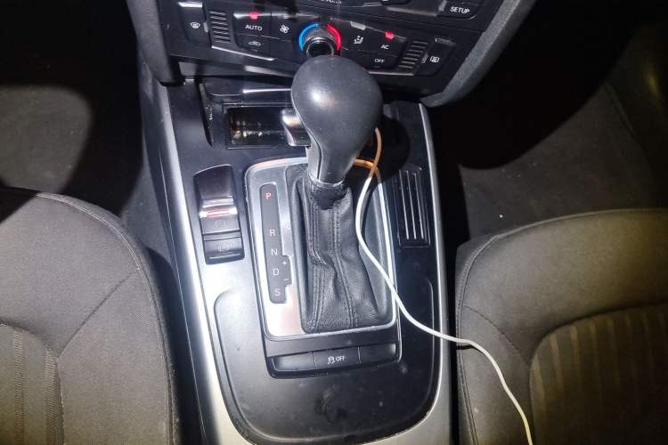 Used Audi A4L 2012 1.8 TFSI Automatic Comfort Model Gear Lever