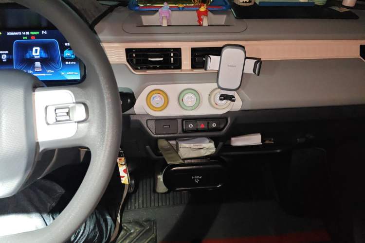 Used Chery QQ Ice Cream 2022 170km Sundae Phosphate Lithium-Ion
