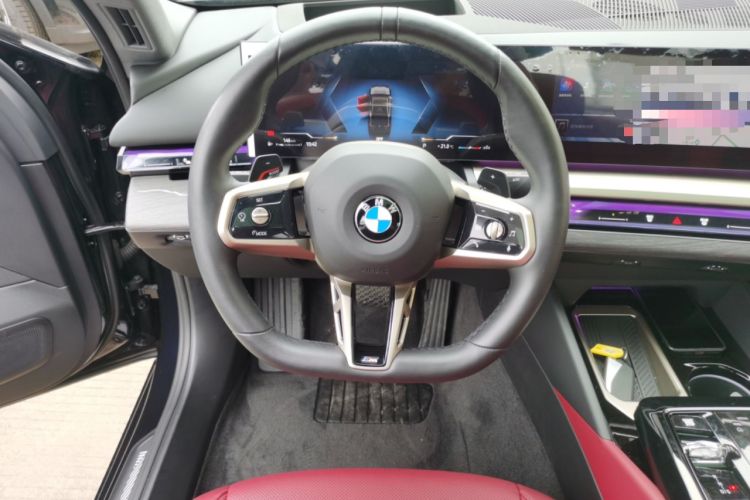 Used BMW 5 Series 2025 530Li Luxury Edition M Sport Package Steering Wheel