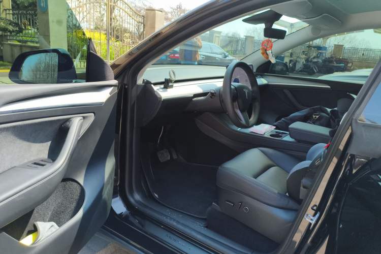 Used Tesla Model Y 2023 Rear-Wheel-Drive Version