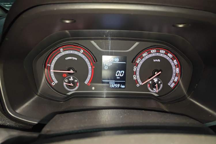 Used SAIC MAXUS T60 2017 2.8T Diesel Automatic 4x4 High-Ride Comfort Edition Standard Cabin China V Emission Standard
