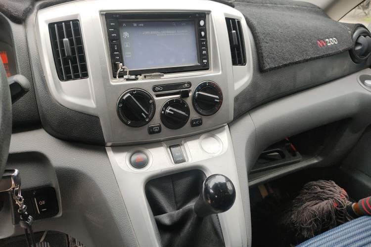 Used Nissan NV200 2013 1.6L Luxury Model China IV Standard
