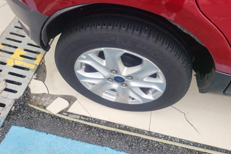 Used Ford EcoSport 2013 1.5L Automatic Fashion Model Right Rear Wheel Hub