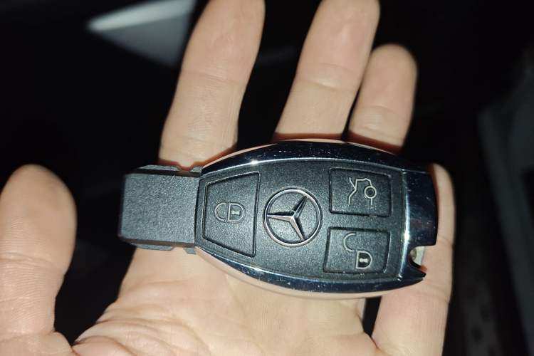 Used Mercedes-Benz GLK-Class 2013 GLK 300 4MATIC Dynamic Sunroof Model
