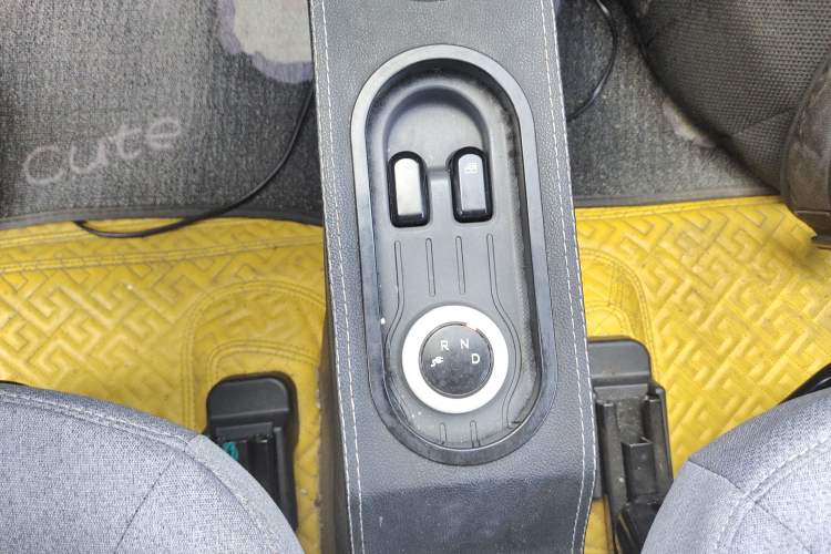 Used Wuling Hongguang MINIEV 2022 Macaron Premium Model – Lithium Iron Phosphate Gear Lever