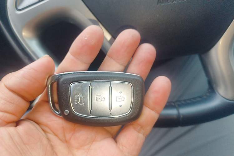 Used Hyundai ix35 2013 2.0L Automatic Two-Wheel Drive Smart GLS China IV Standard