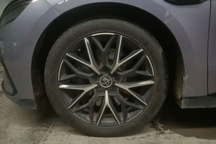 Used BYD Han 2024 EV Glory Edition 610 km All-Wheel Drive "Tian Shen Zhi Jia" Intelligent Driving Model