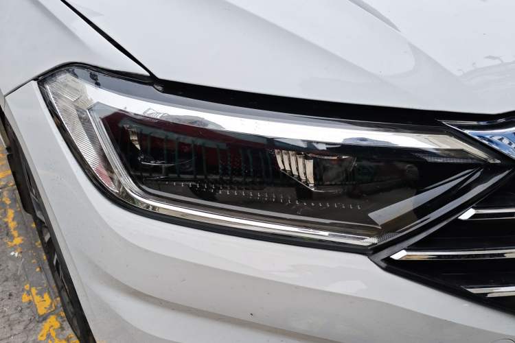 Used Volkswagen Sagitar 2020 200TSI DSG Comfort Version China VI Standard Right Front Headlight