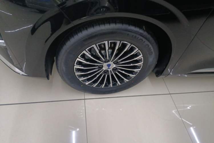 Used Denza D9 2024 DM-i 1050 Luxury Model