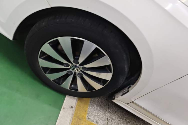 Used Volkswagen Sagitar 2018 180TSI DSG Prestige Edition Left Front Wheel Hub