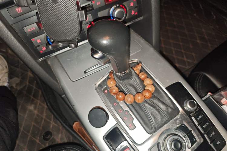 Used Audi A6L 2011 2.0 TFSI Automatic Standard Edition Gear Lever