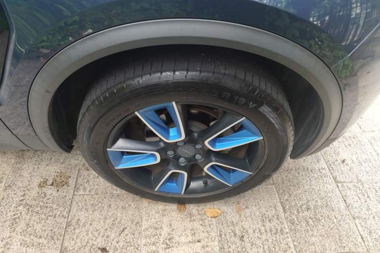 Used Lynk & Co 01 2017 2.0T Two-Wheel Drive Zhaopu Version Right Front Wheel Hub