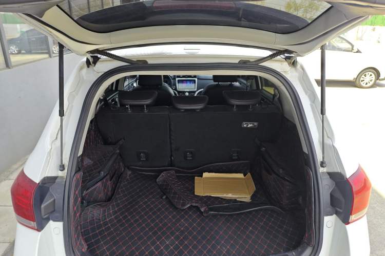 Used Haval H6 2017 Blue Label Sport Edition 1.5T Manual Two-Wheel Drive Elite Model Trunk