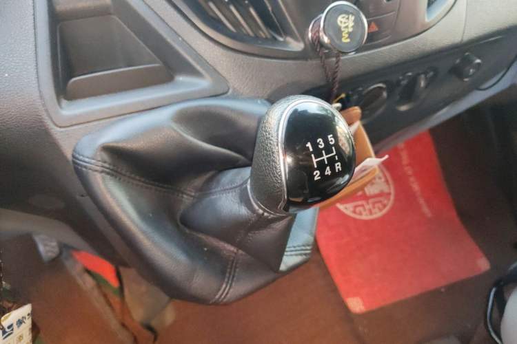 Used Ford Transit 2017 2.0T Gasoline Multi-Purpose Commercial Vehicle Short Wheelbase Low Roof China V Standard
