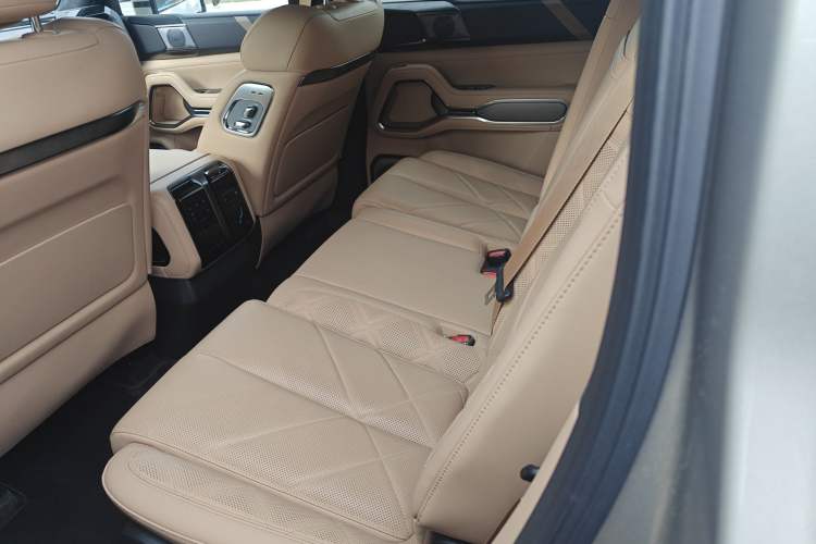 Used Formula Leopard 8 2025 Smart & Brave Flagship Edition 7 Seats