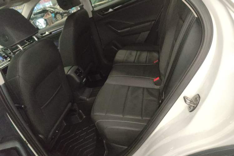 Used Volkswagen T-ROC 2018 280TSI DSG Two-Wheel-Drive Comfort Version China V Standard Left Rear Seat