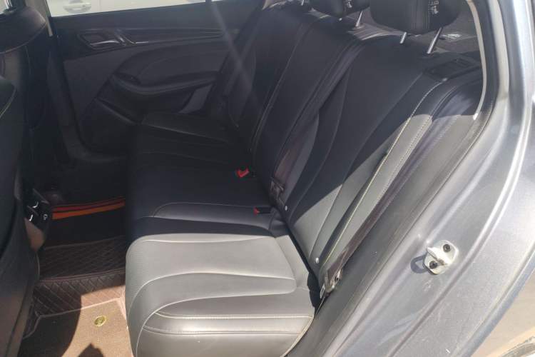 Used Roewe i5 2021 1.5L CVT Platinum Edition