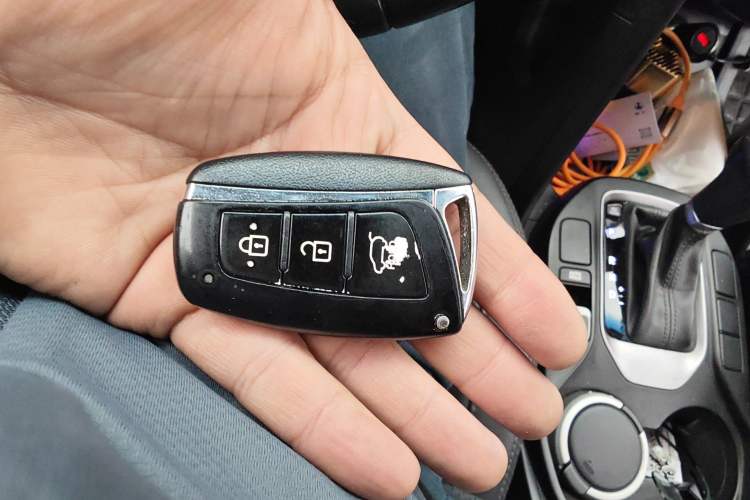 Used Hyundai Santa Fe 2013 2.4L Automatic Two-Wheel Drive Smart Version Vehicle Key