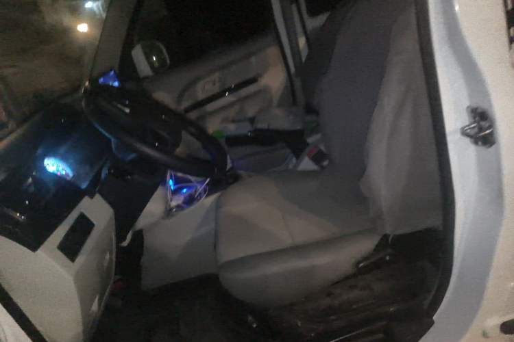 Used Jinbei Hiace X30 2024 1.5L Wealthy-Style Passenger Van 5/6/7 Seater