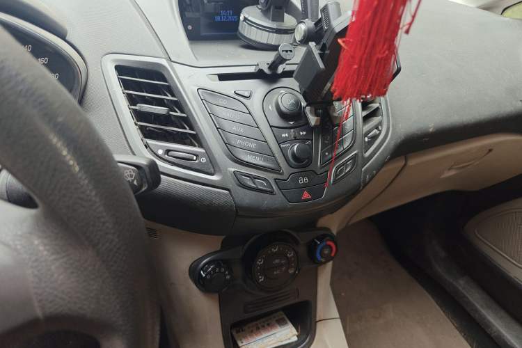 Used Ford Fiesta 2013 Sedan 1.5L Manual Fashion Edition
