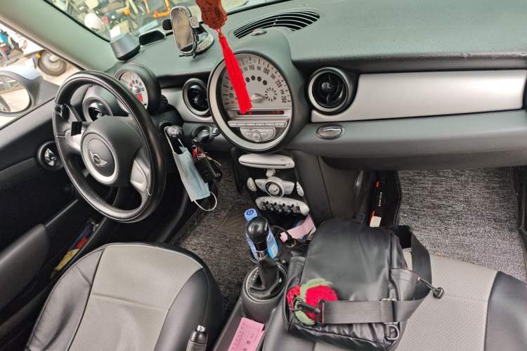 Used MINI 2010 1.6L COOPER Cheer Center Console