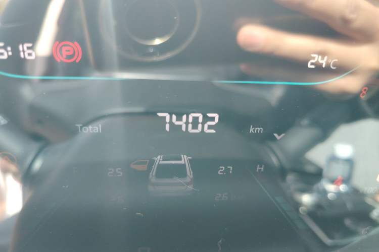 Used CHANGAN Eado 2023 Changan Edition PLUS Blue Whale NE 1.4T GDI DCT Prestige Version Odometer Close Up