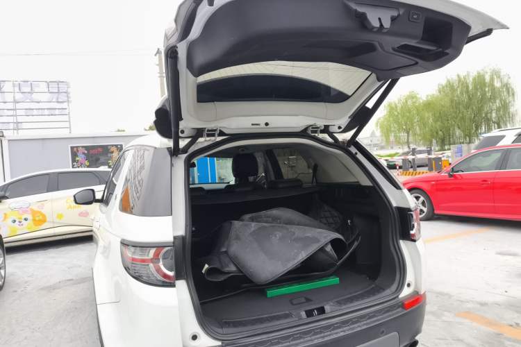 Used Land Rover Discovery Sport 2019 240 PS SE Version China V Standard Trunk
