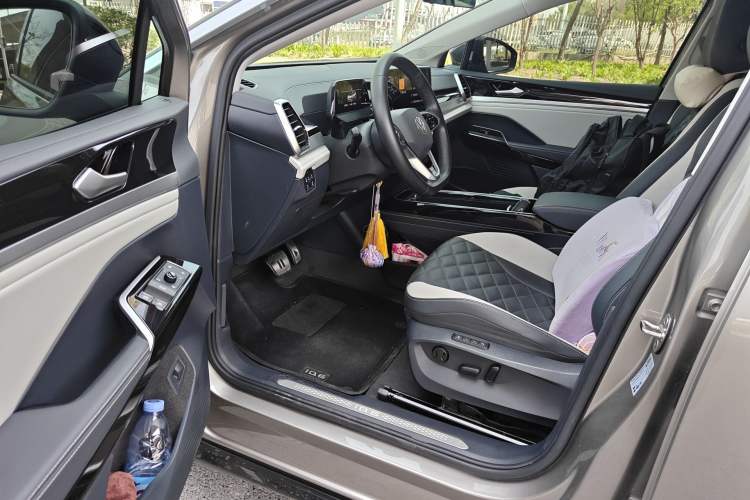 Used Volkswagen ID.6 CROZZ 2021 First Edition Driver Seat