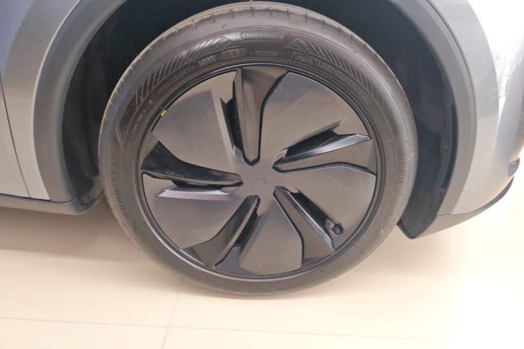 Used Tesla Model Y 2025 Rear-Wheel-Drive Version Right Front Wheel Hub