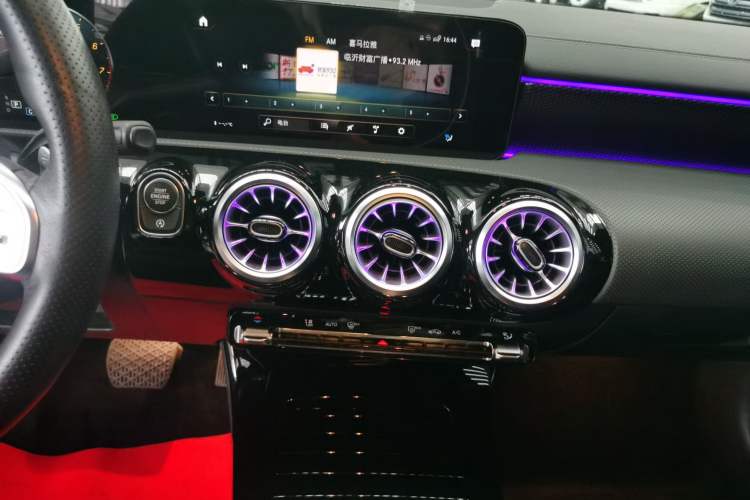 Used Mercedes-Benz A-Class 2022 Revised Version A 200 L Sport Sedan Fashionable Style
