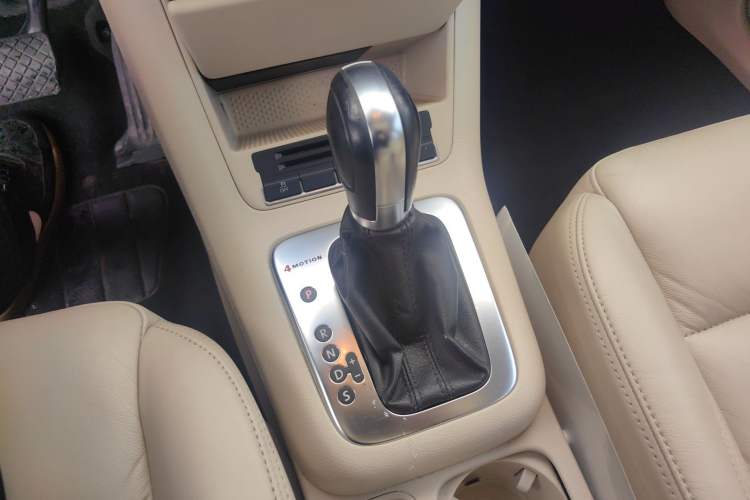 Used Volkswagen Tiguan 2012 1.8TSI Automatic All-Wheel Drive Elite Edition Gear Lever
