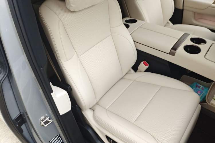 Used Li Auto MEGA 2025 Home Family Special Edition
