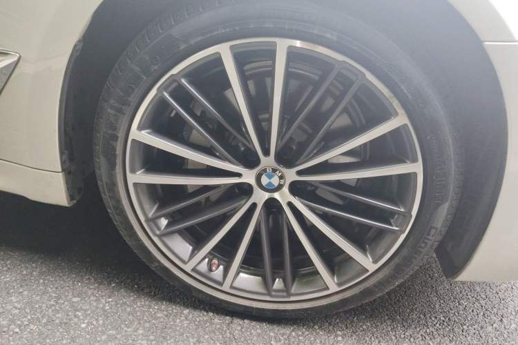Used BMW 5 Series 2020 530Li Leading Model M Sport Package Right Front Wheel Hub