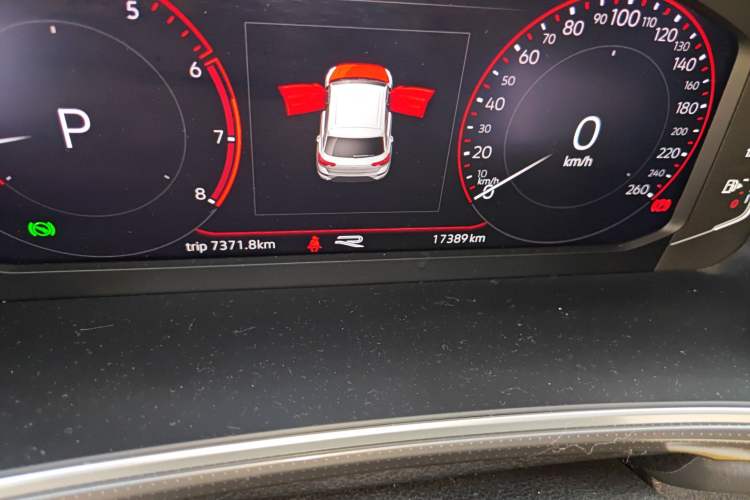 Used Volkswagen T-ROC 2023 300TSI DSG Two-Wheel-Drive Chen Guang Edition Odometer Close Up