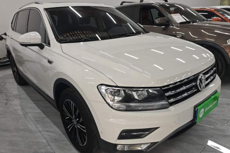 Used Volkswagen Tiguan L 2020 330TSI Automatic Two-Wheel Drive Panoramic Comfort Edition China VI Standard
