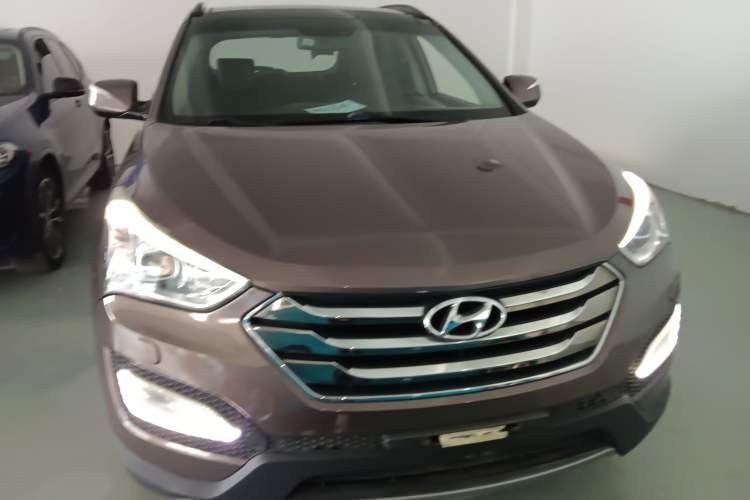 Used Hyundai Santa Fe 2013 2.4L Automatic Two-Wheel Drive Smart Version