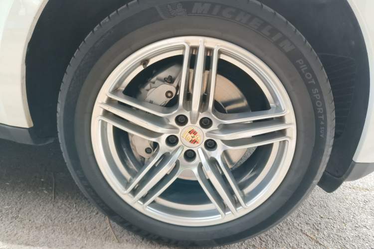 Used Porsche Macan 2014 Macan S 3.0T Right Front Wheel Hub